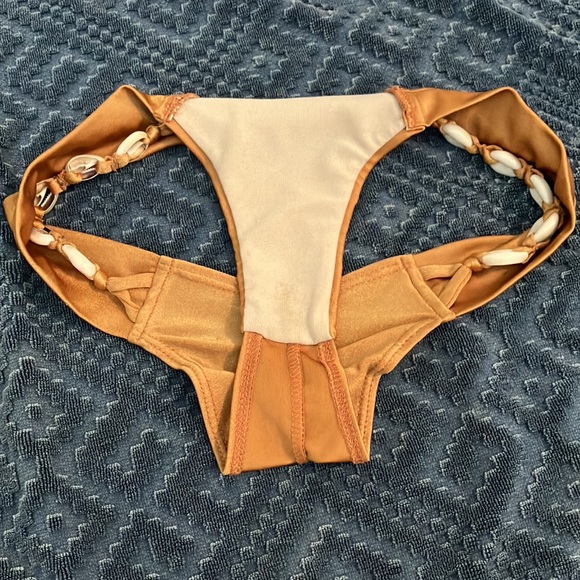 RARE Montce XS Puca Shell Uno Bottom - Picture 7 of 7